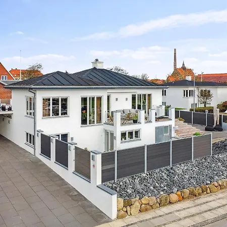 Holiday home Eksklusiv Ferieoase Med Plads Til Hele Familien, Med Udsigt Til Fjorden
