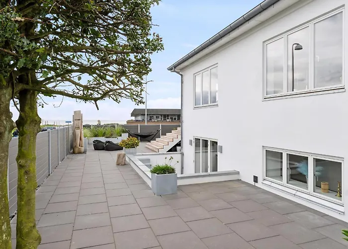 Дом отдыха Eksklusiv Ferieoase Med Plads Til Hele Familien, Med Udsigt Til Fjorden Ринкёбинг